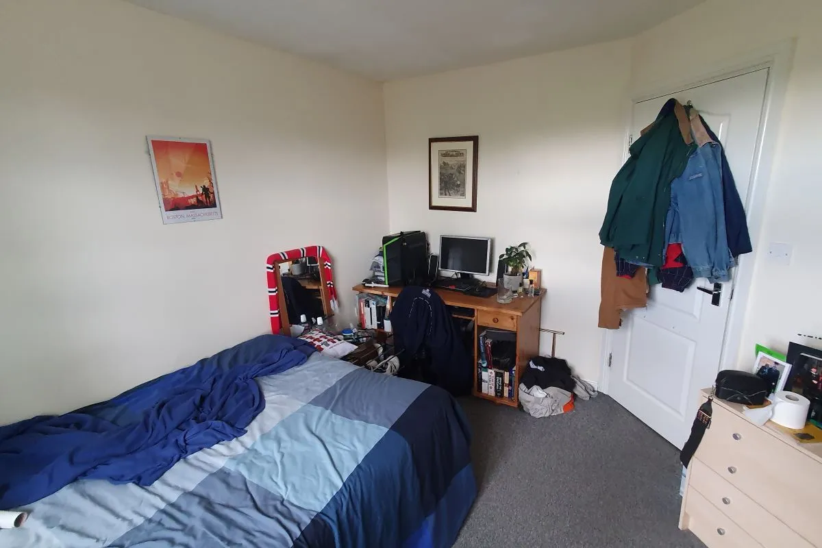 Freehold HMO Investment with 5 Bedrooms - Current Rent: £26,400 p.a.