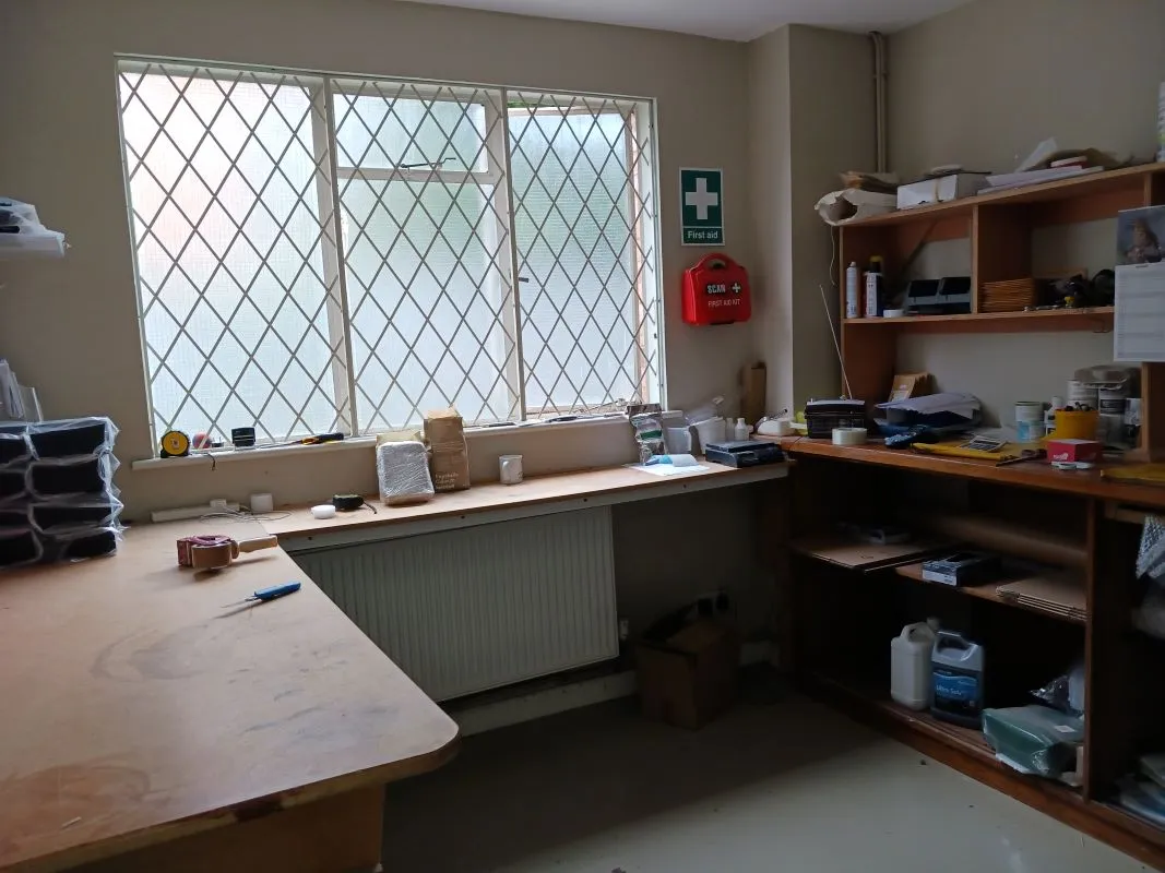 Freehold Vacant Detached Industrial Unit And Yard (16,000 sq.ft)