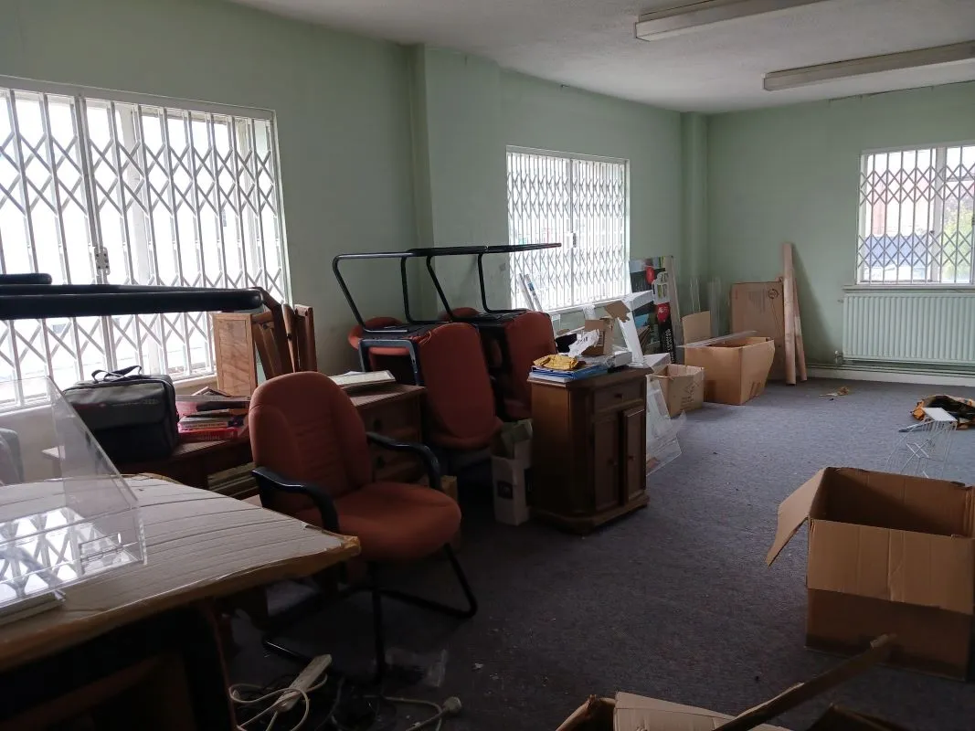 Freehold Vacant Detached Industrial Unit And Yard (16,000 sq.ft)