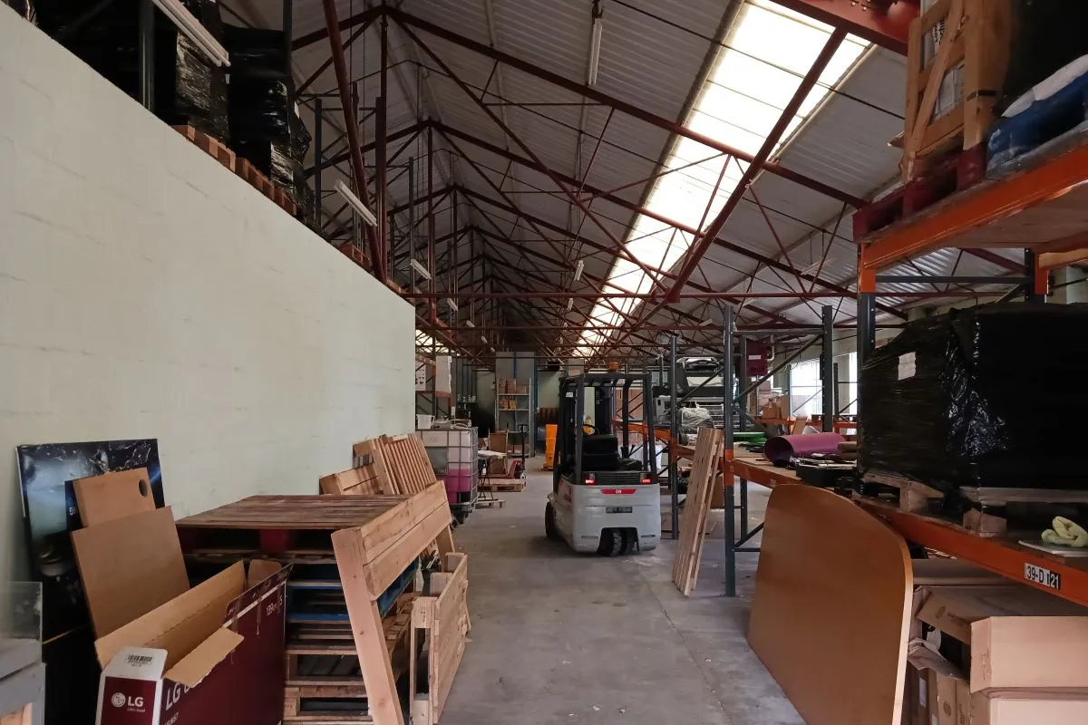 Freehold Vacant Detached Industrial Unit And Yard (16,000 sq.ft)