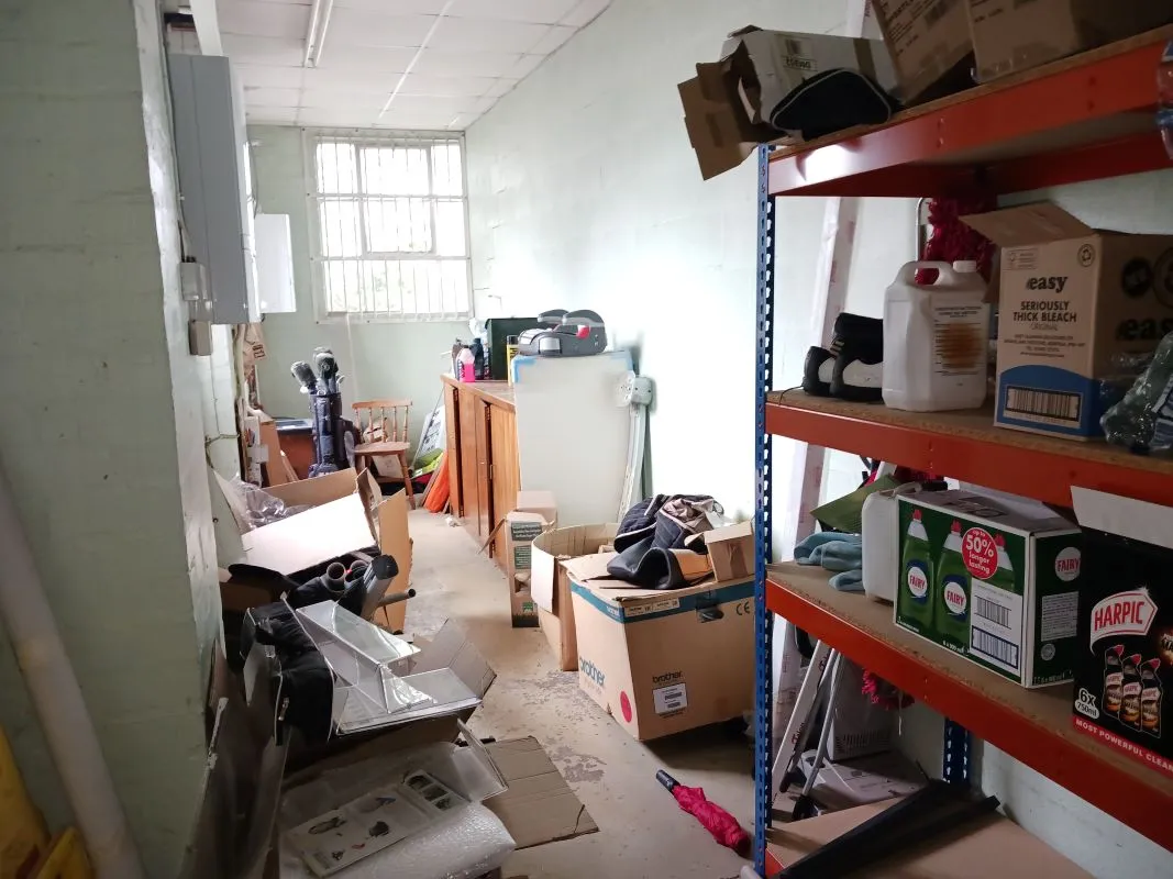 Freehold Vacant Detached Industrial Unit And Yard (16,000 sq.ft)