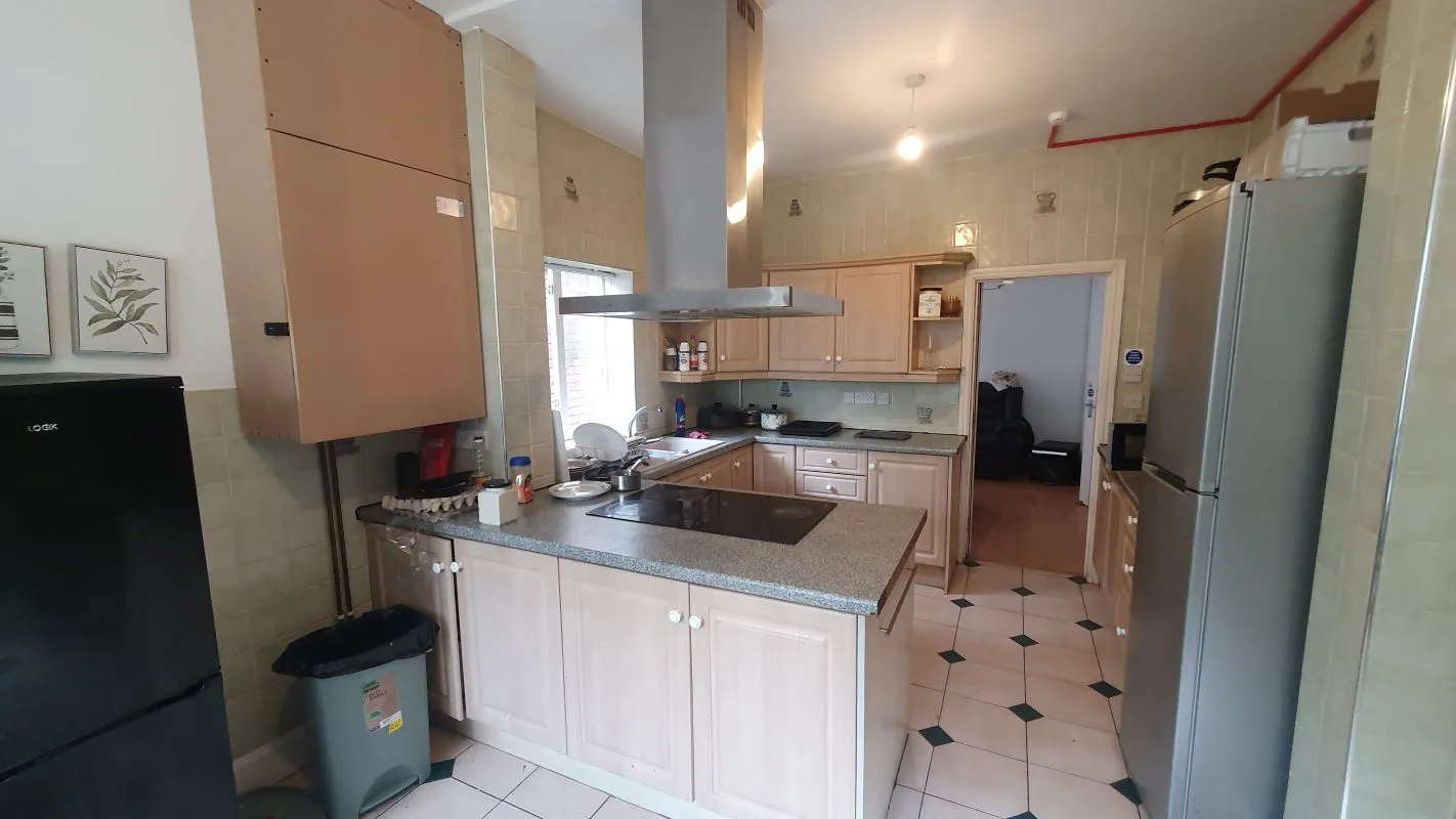 Freehold Investment – Substantial Semi-Detached House let as a 9 Bedroom HMO.