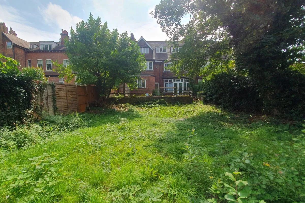 Freehold Investment – Substantial Semi-Detached House let as a 9 Bedroom HMO.