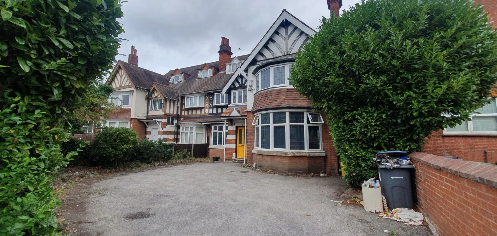Freehold Investment – Substantial Semi-Detached House let as a 9 Bedroom HMO.