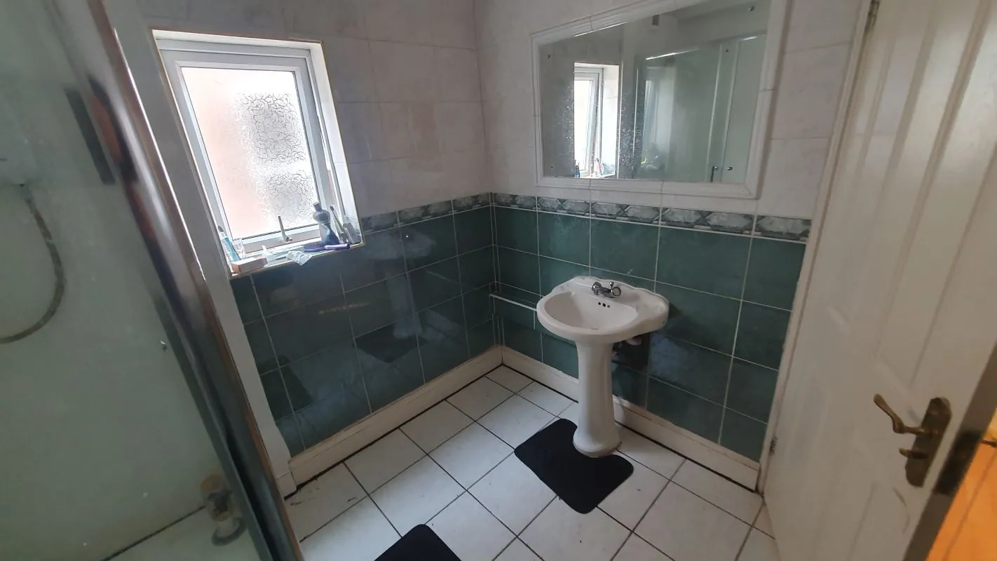 Freehold Investment – Substantial Semi-Detached House let as a 9 Bedroom HMO.