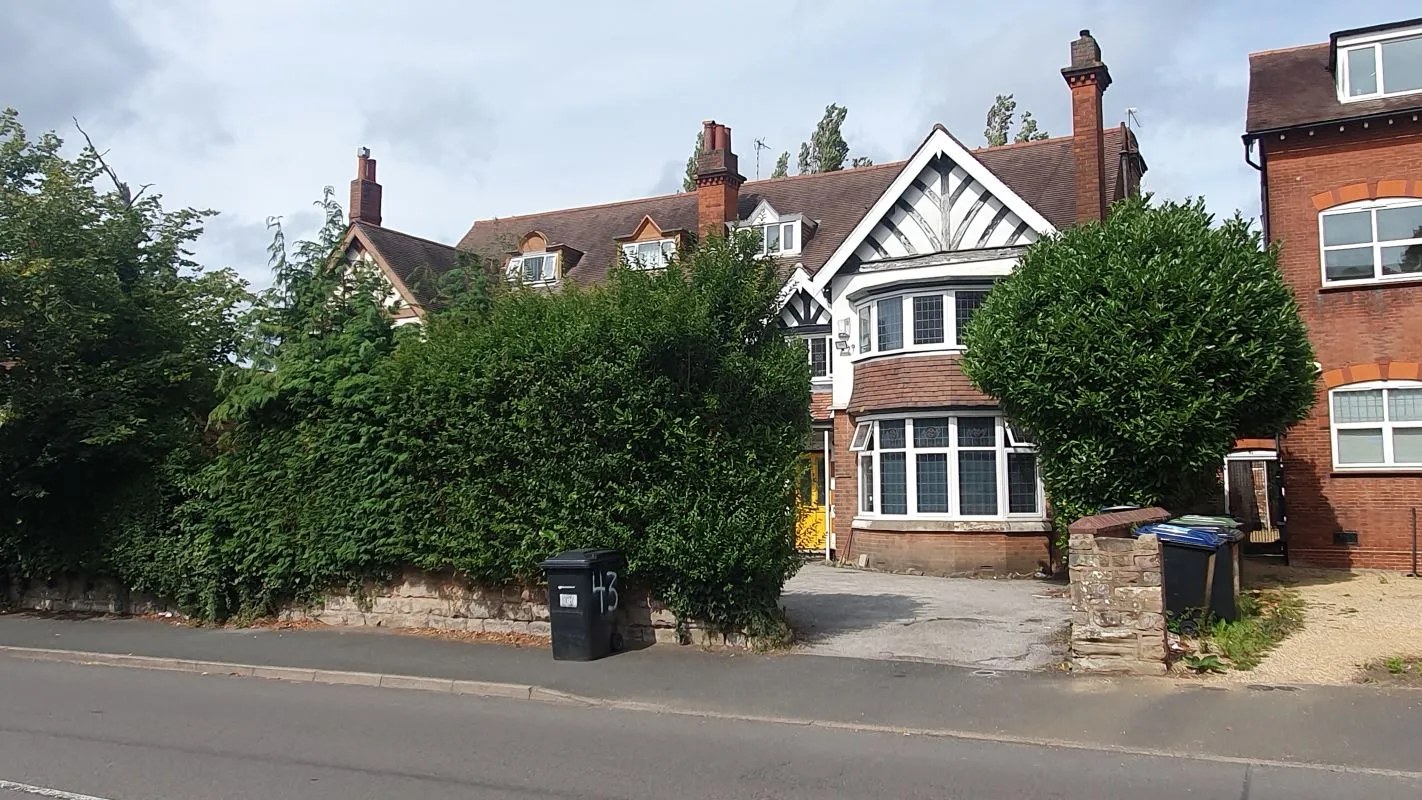 Freehold Investment – Substantial Semi-Detached House let as a 9 Bedroom HMO.