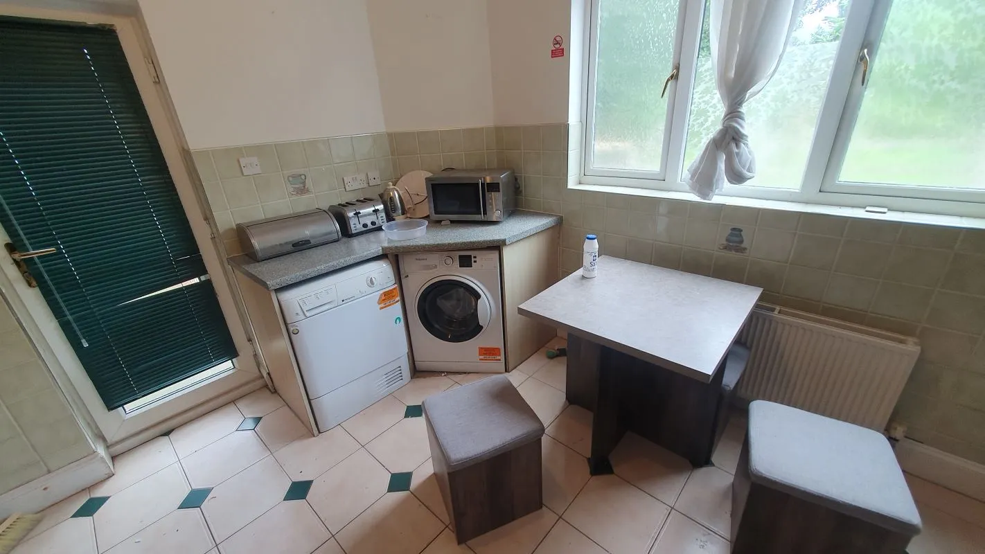 Freehold Investment – Substantial Semi-Detached House let as a 9 Bedroom HMO.