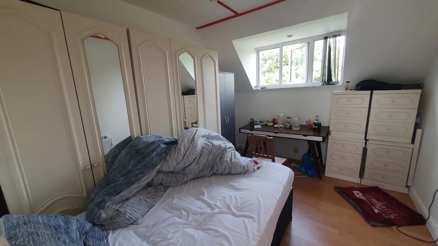 Freehold Investment – Substantial Semi-Detached House let as a 9 Bedroom HMO.