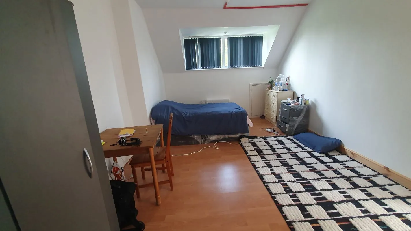 Freehold Investment – Substantial Semi-Detached House let as a 9 Bedroom HMO.