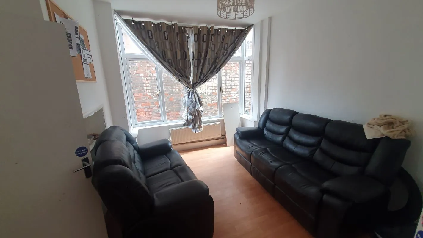 Freehold Investment – Substantial Semi-Detached House let as a 9 Bedroom HMO.