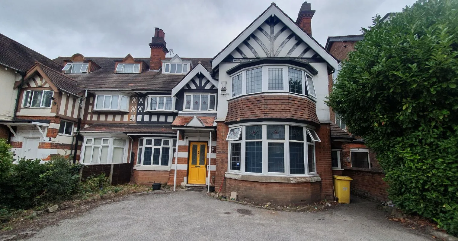 Freehold Investment – Substantial Semi-Detached House let as a 9 Bedroom HMO.