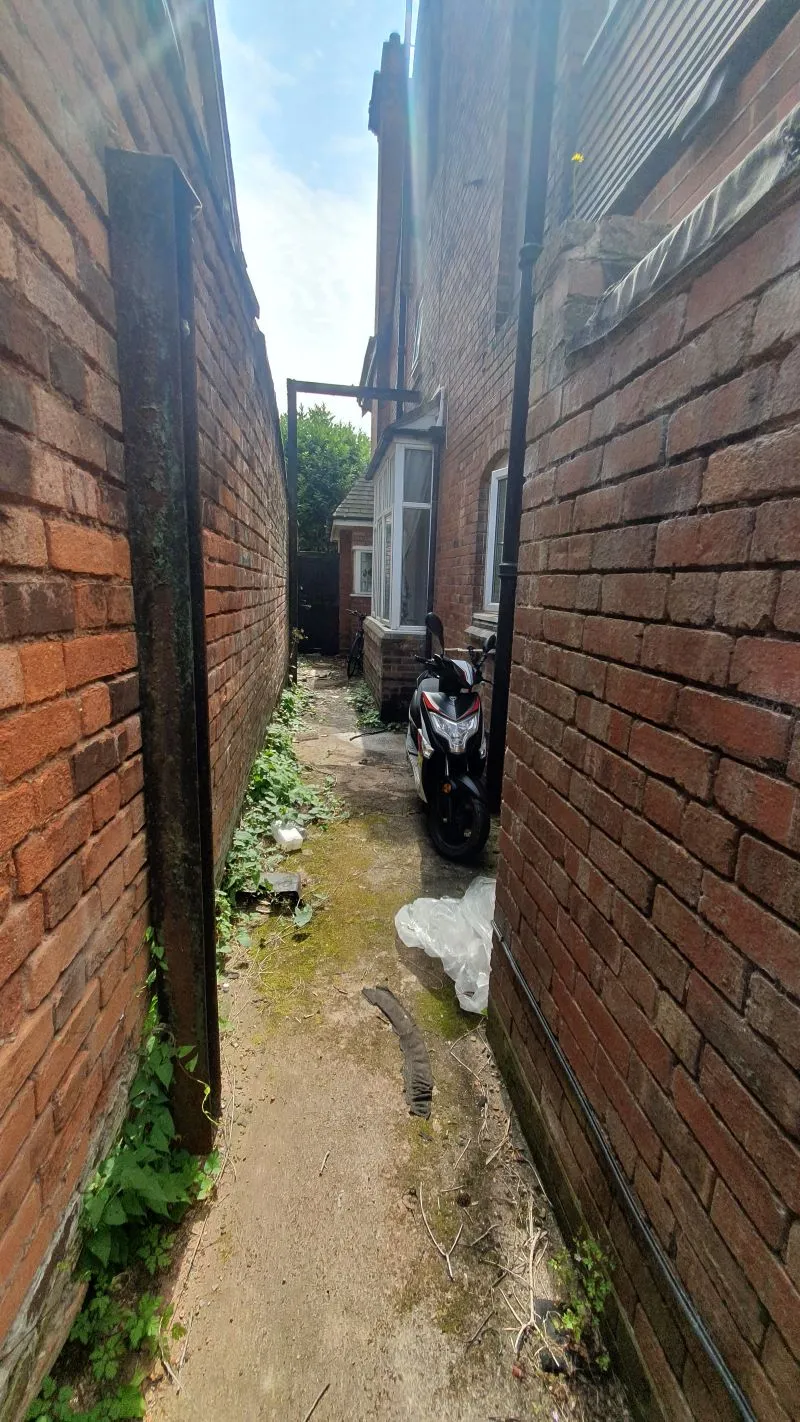 Freehold Investment – Substantial Semi-Detached House let as a 9 Bedroom HMO.