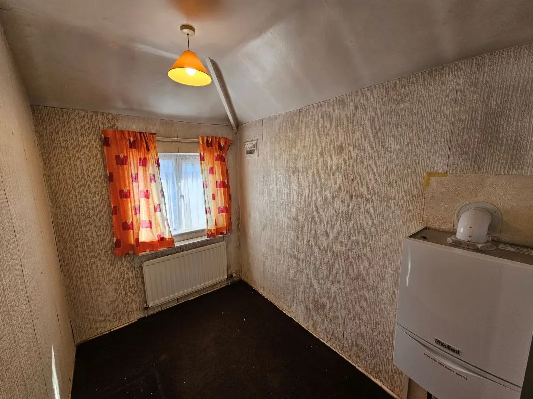 Freehold Vacant Semi-Detached House with Three Bedrooms