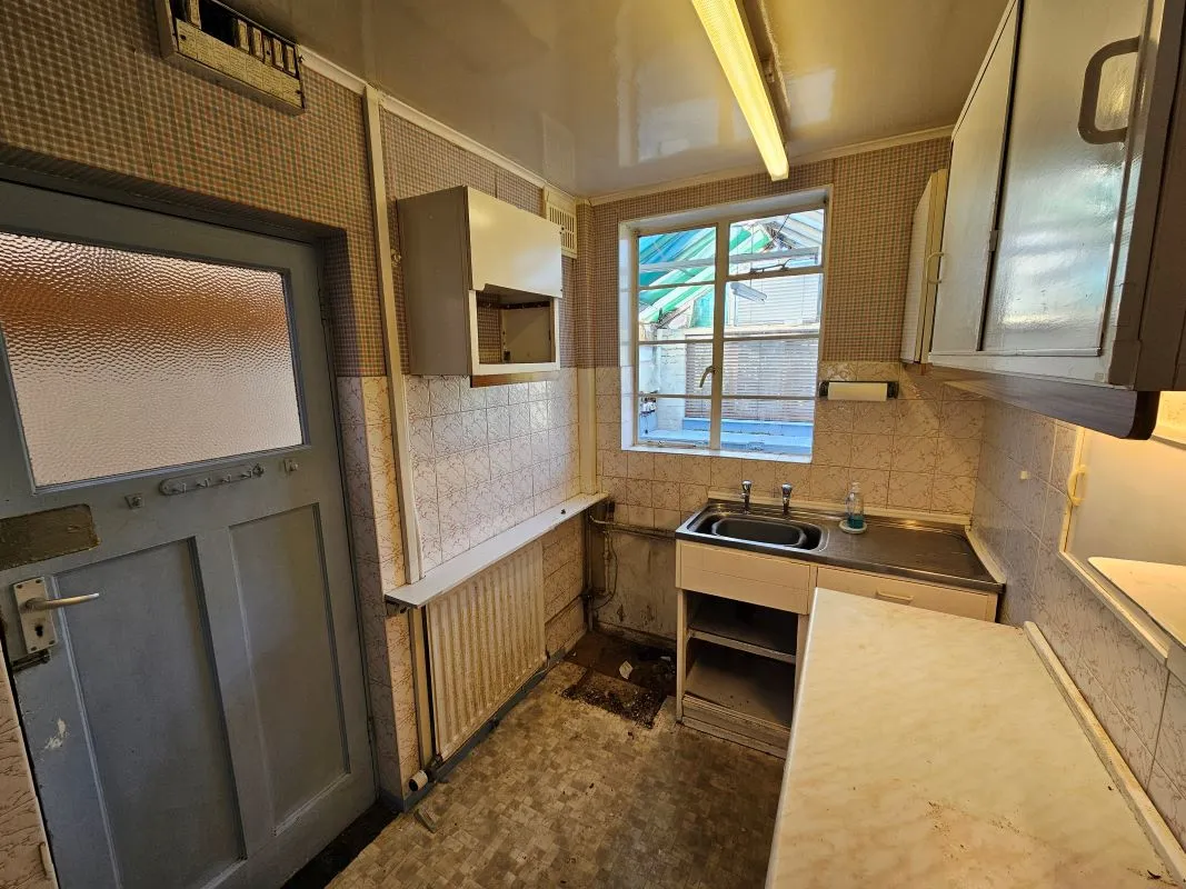 Freehold Vacant Semi-Detached House with Three Bedrooms