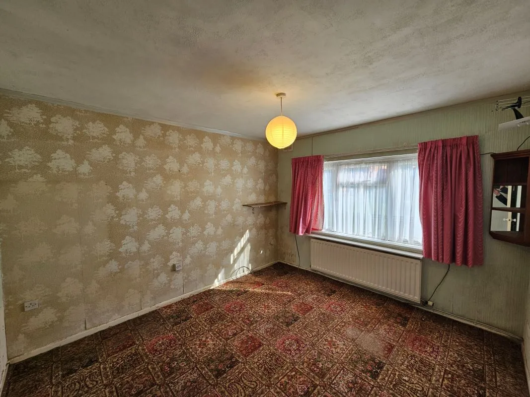 Freehold Vacant Semi-Detached House with Three Bedrooms