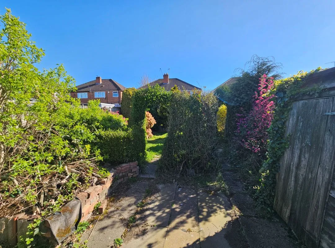Freehold Vacant Semi-Detached House with Three Bedrooms