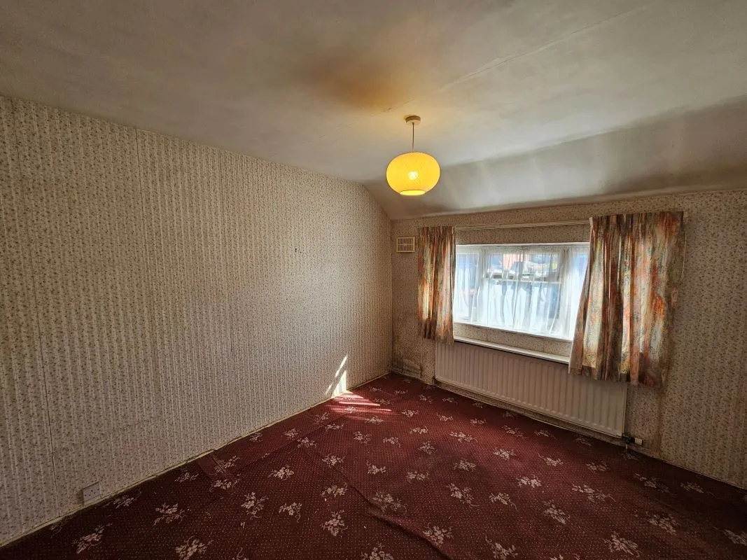 Freehold Vacant Semi-Detached House with Three Bedrooms