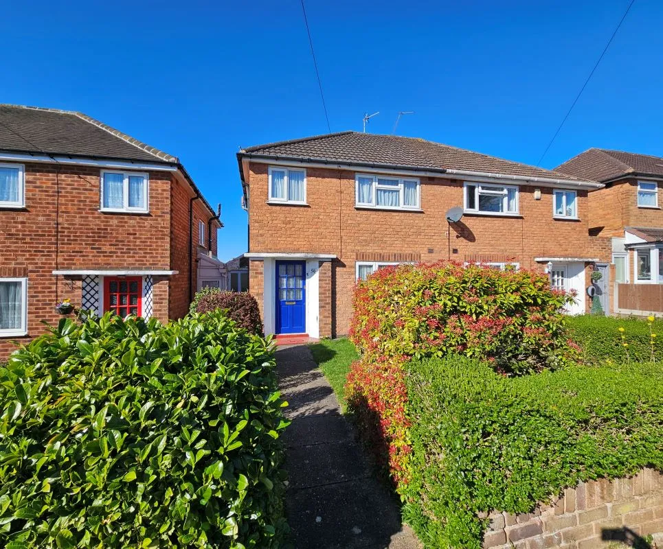 Freehold Vacant Semi-Detached House with Three Bedrooms