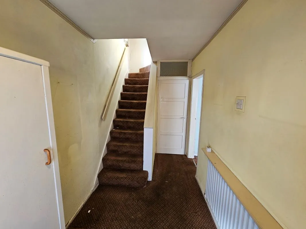 Freehold Vacant Semi-Detached House with Three Bedrooms