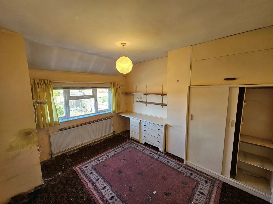 Freehold Vacant Semi-Detached House with Three Bedrooms
