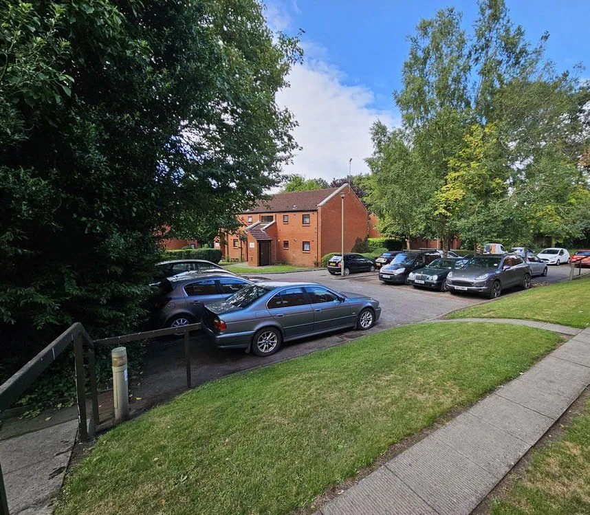 Leasehold One Bedroom Flat with Vacant Possession (upon expiry of Tenant Notice)