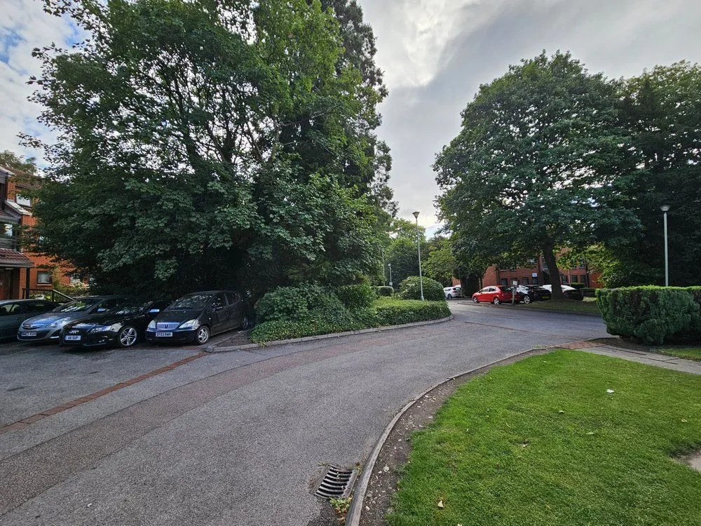 Leasehold One Bedroom Flat with Vacant Possession (upon expiry of Tenant Notice)
