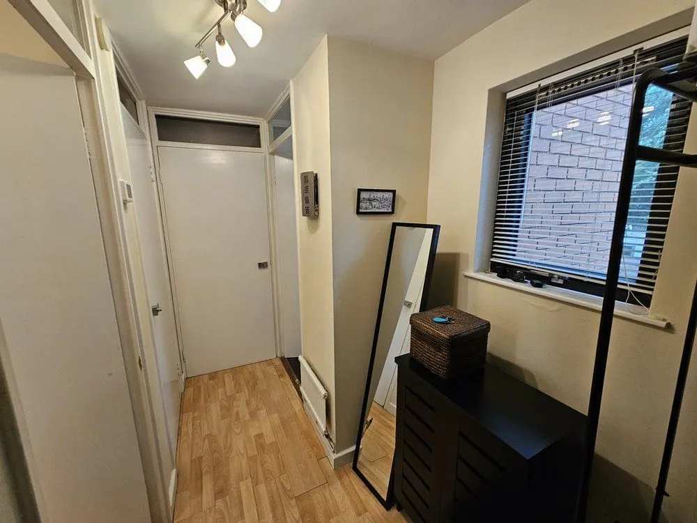 Leasehold One Bedroom Flat with Vacant Possession (upon expiry of Tenant Notice)