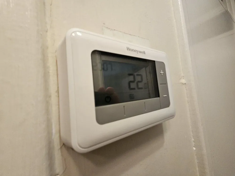 Leasehold One Bedroom Flat with Vacant Possession (upon expiry of Tenant Notice)