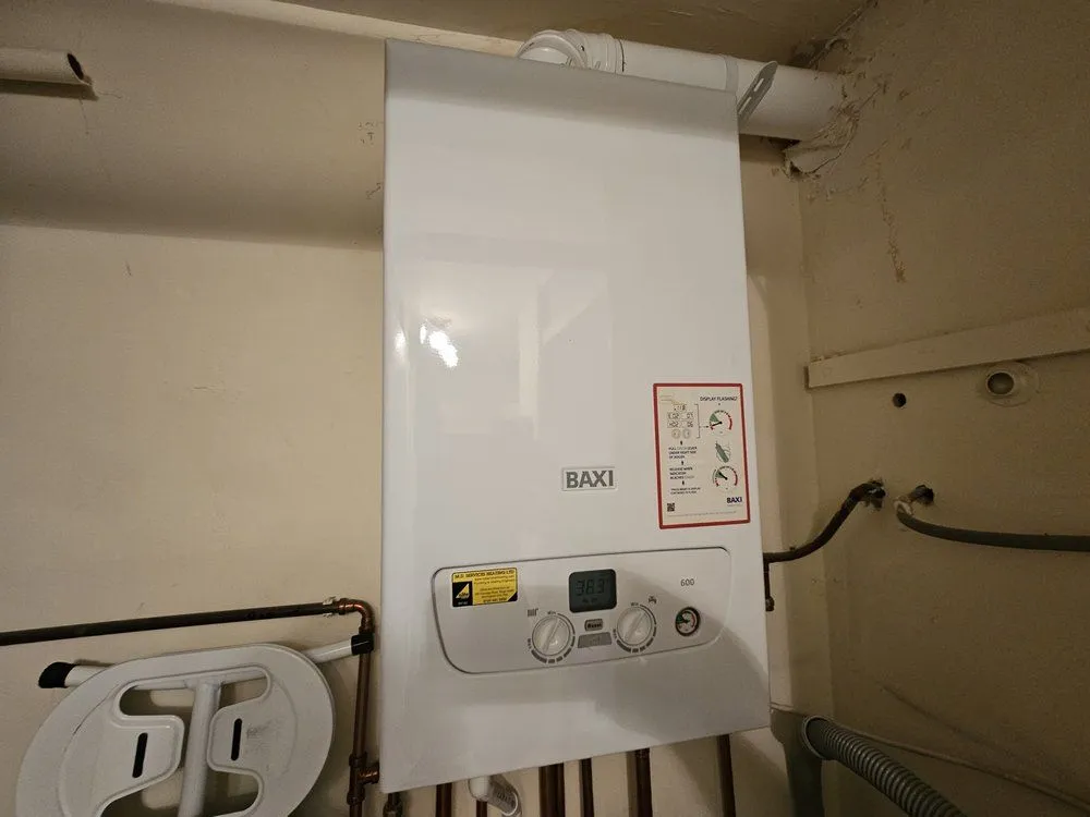 Leasehold One Bedroom Flat with Vacant Possession (upon expiry of Tenant Notice)