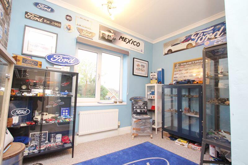 4 bed Semi-Detached