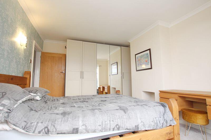 4 bed Semi-Detached
