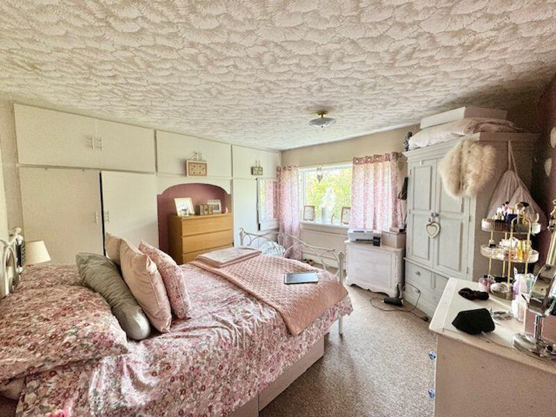 4 bed Detached