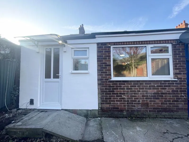 2 bed Commercial Property