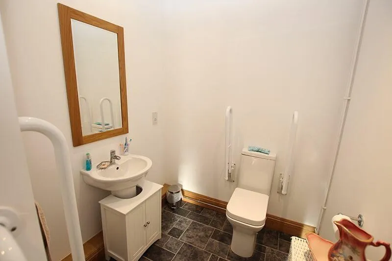 5 bed Detached