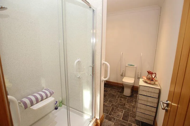 5 bed Detached