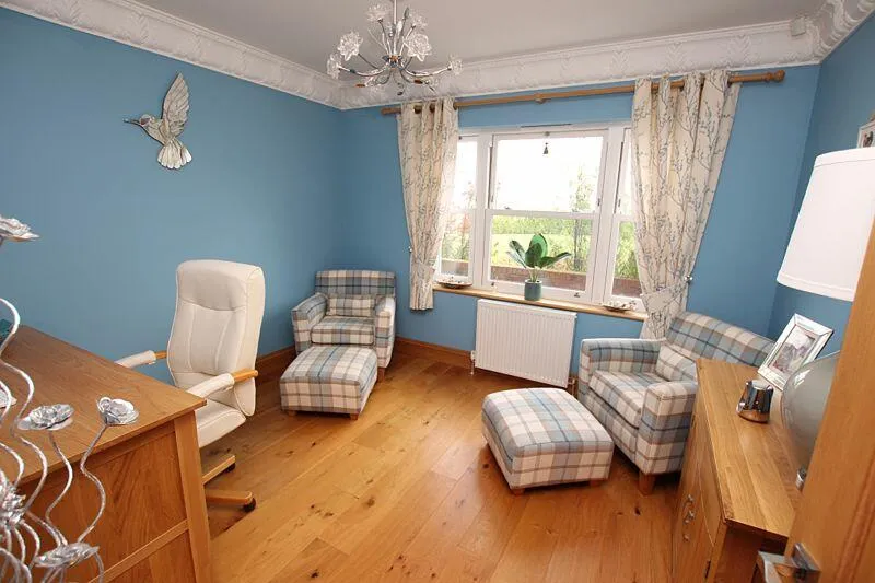 5 bed Detached
