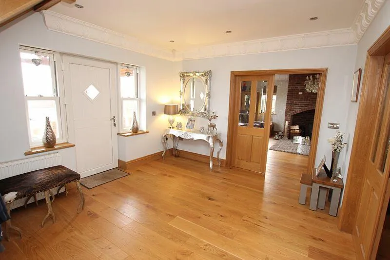 5 bed Detached