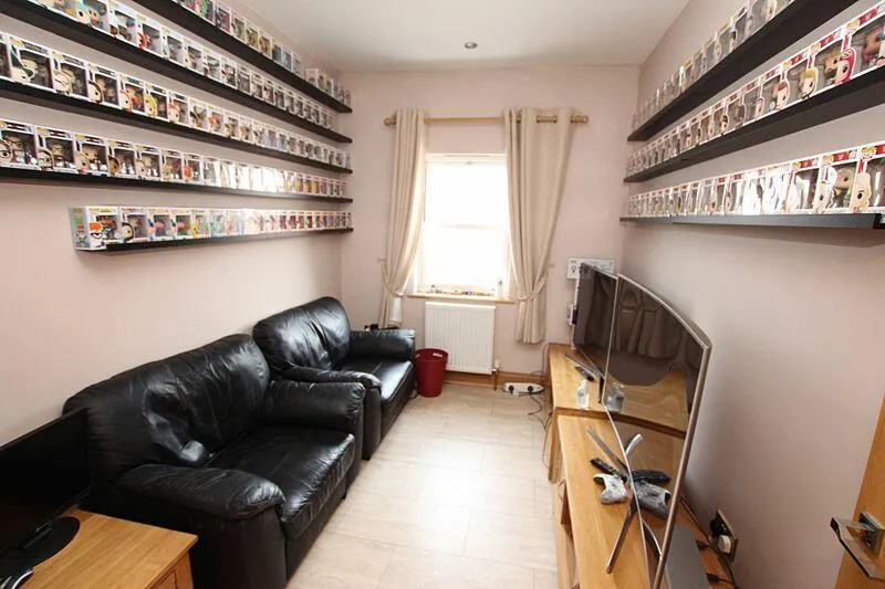 5 bed Detached