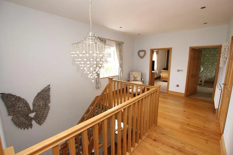 5 bed Detached