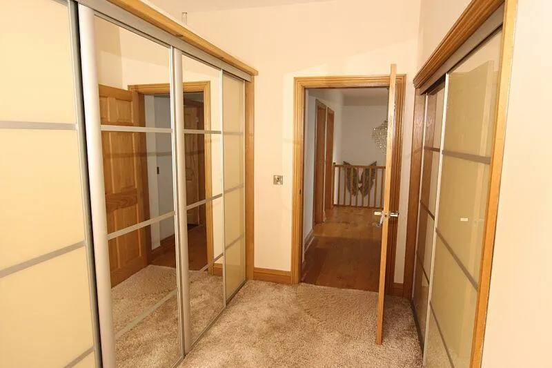 5 bed Detached