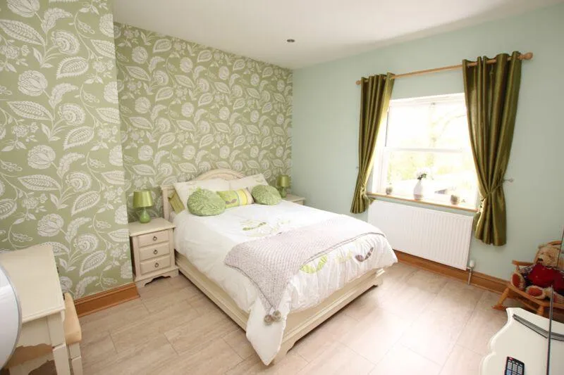 5 bed Detached