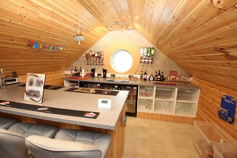 5 bed Detached