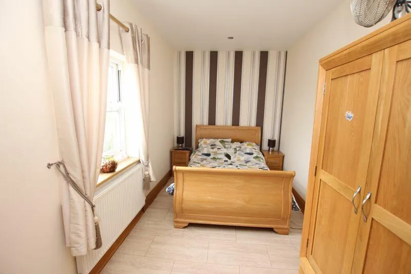 5 bed Detached