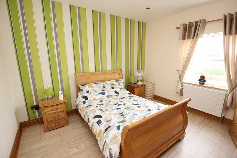 5 bed Detached