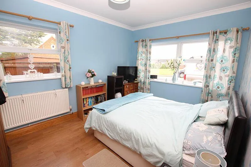 5 bed Detached