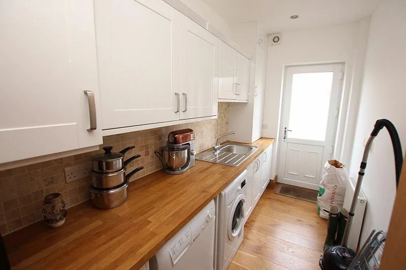 5 bed Detached