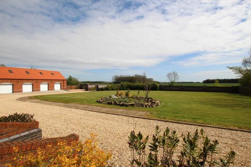 5 bed Detached