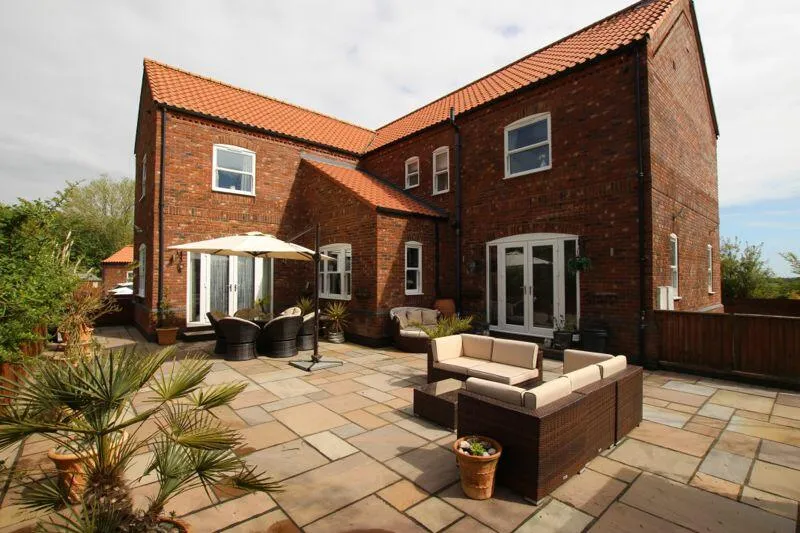 5 bed Detached