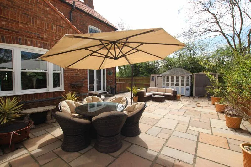 5 bed Detached