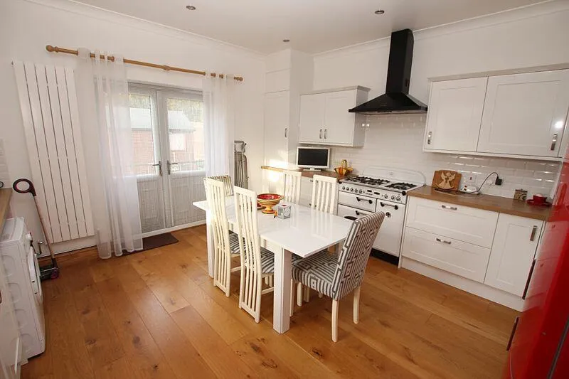 5 bed Detached